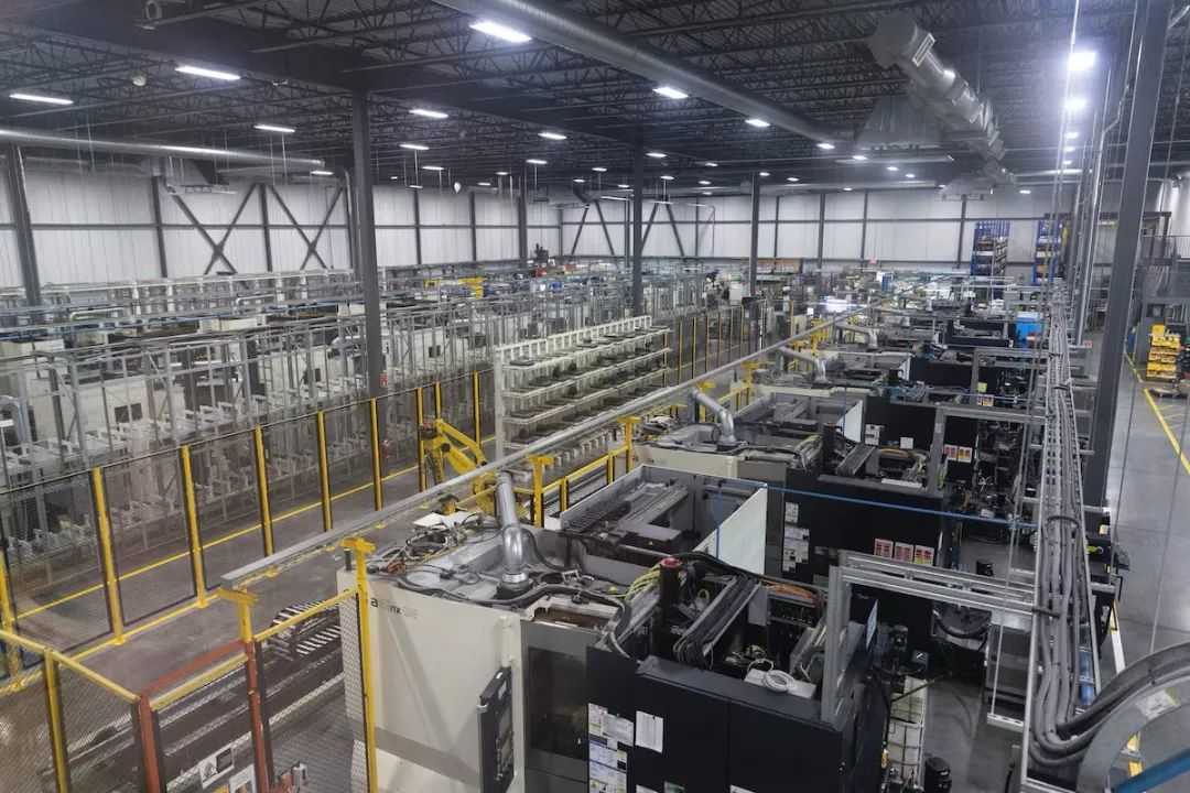 Canadian Manufacturing in Gloom as Trade War Fuels Recession Fears